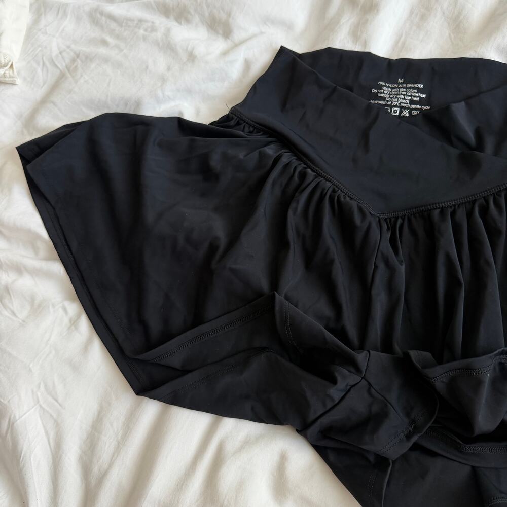 Real Me Crossover Flowy Short Amazon Black Size M - Picture 4 of 5